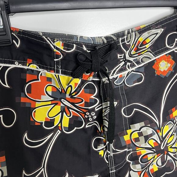 VTG 90s y2k Quiksilver Board Shorts Men's 32 Black Pixel Floral Surf Beach - Picture 3 of 5